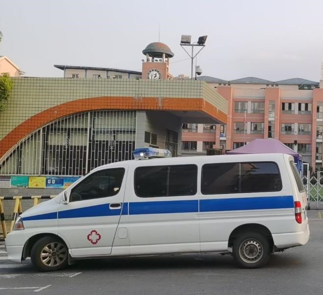 峄城救护车出租护送骨折病人一公里多少钱